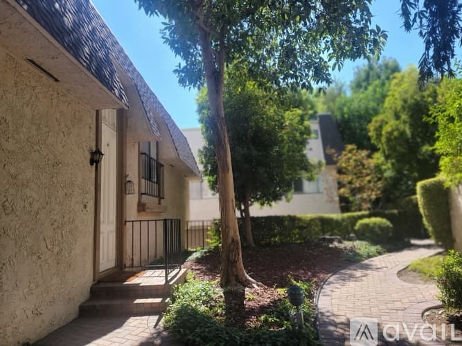Woodland Hills Townhome: 6121 Shoup Ave
