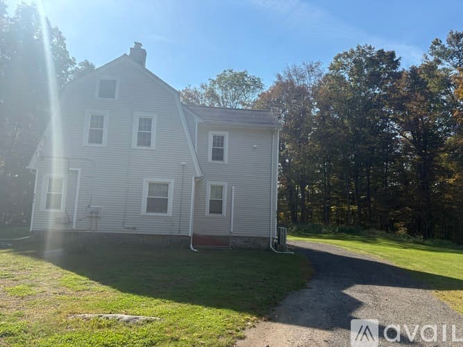 Monroe Apartment: 857 Main St