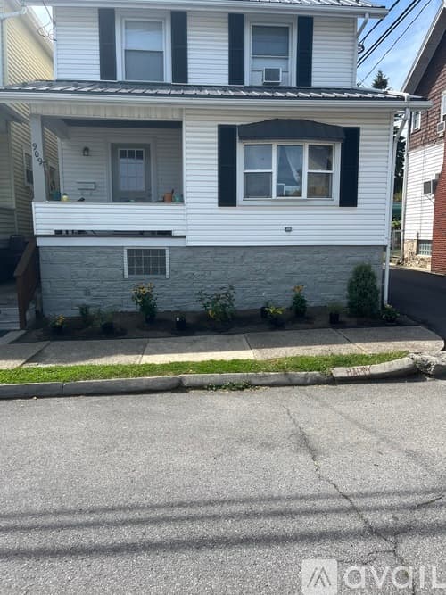 Altoona House: 909 28th St