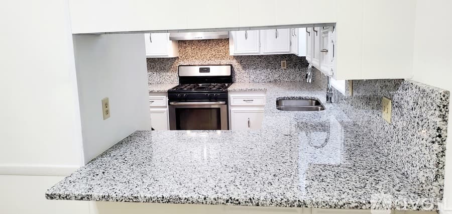 Sherwood House: 89 Spring Grove Drive