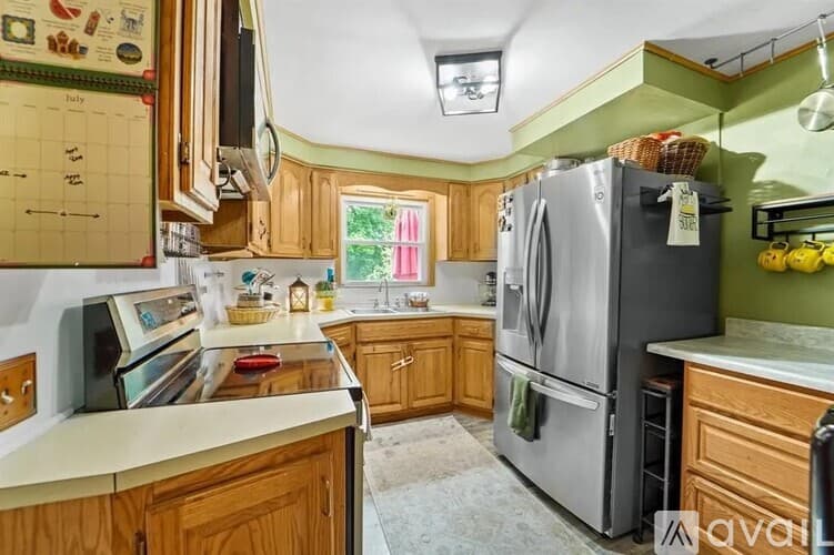 Vestal House: 1004 Ford Rd