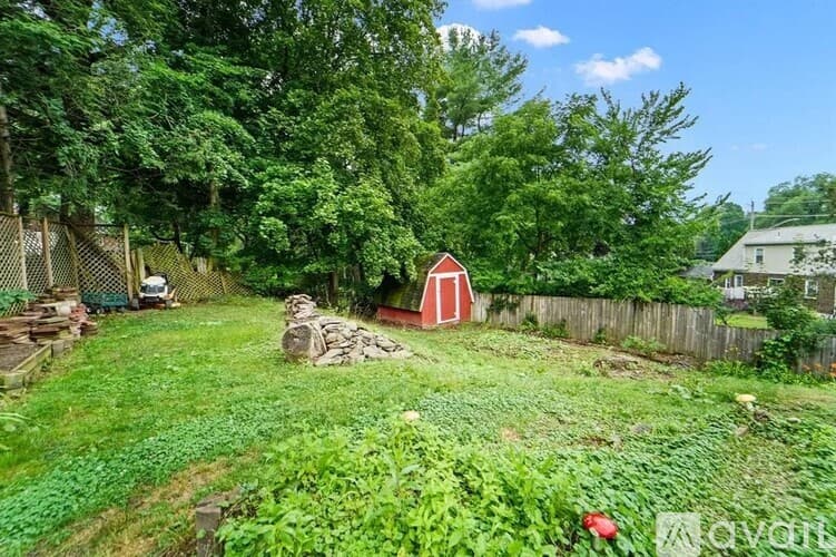 Vestal House: 1004 Ford Rd