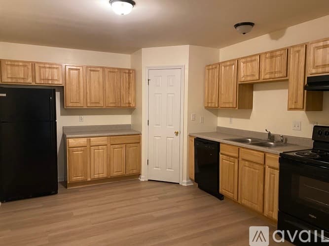 Pacific Apartment: 1515 W Pacific St