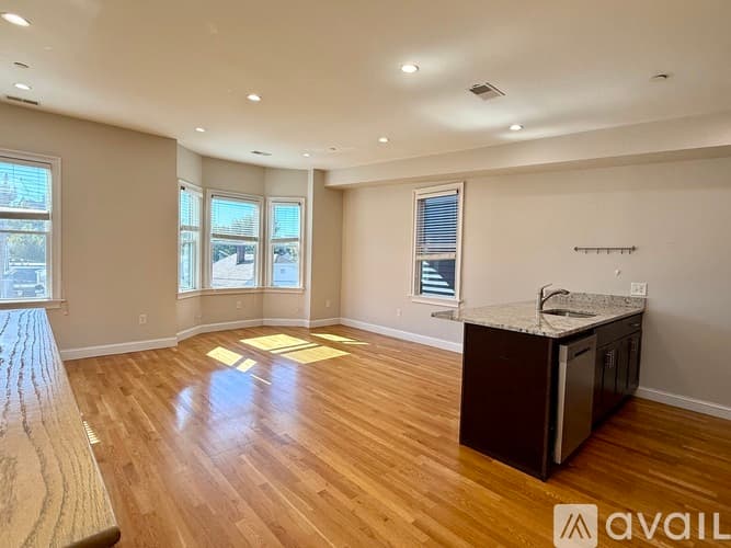 Cambridge Apartment: 17 Plymouth St
