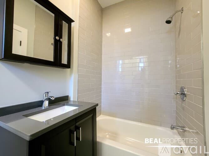 Chicago Apartment: 4851 N Damen Ave