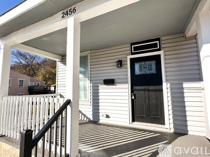 Cincinnati House: 2456 Riverside Dr