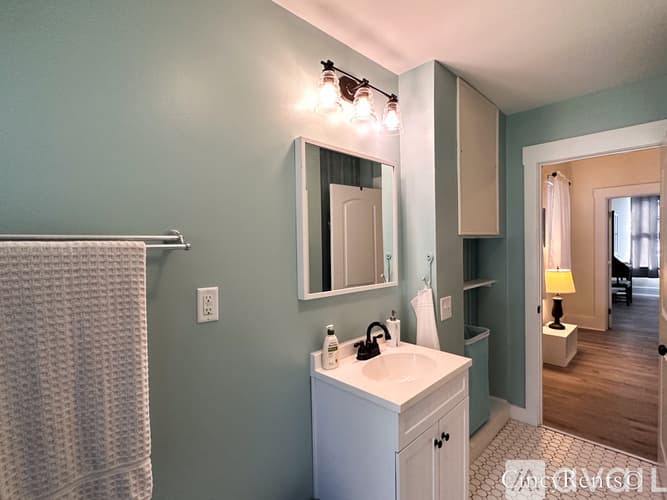 Cincinnati House: 2456 Riverside Dr