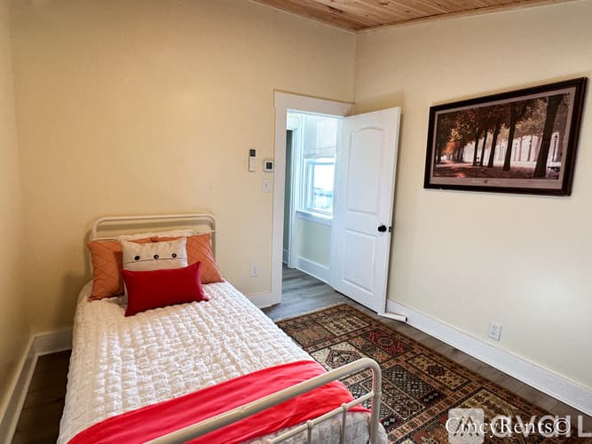Cincinnati House: 2456 Riverside Dr