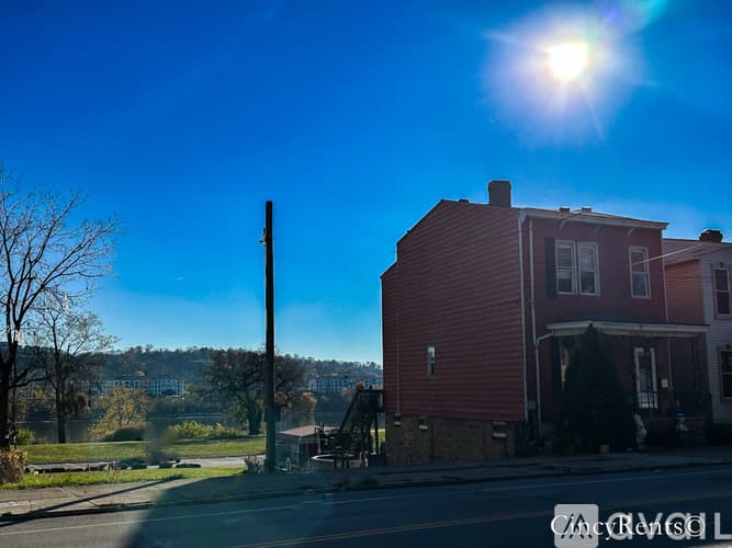 Cincinnati House: 2456 Riverside Dr