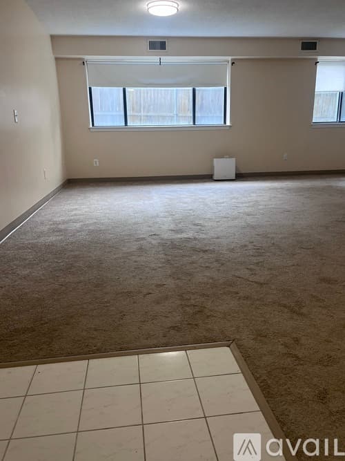 Newport Apartment: 142 Van Zandt Ave