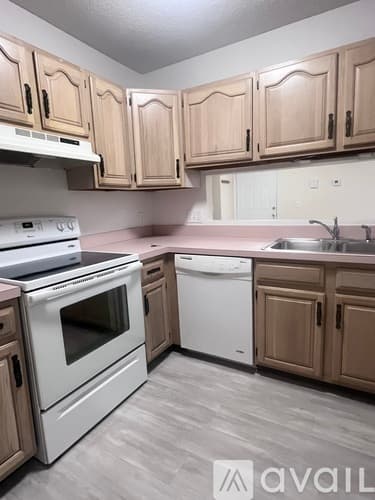Newport Apartment: 142 Van Zandt Ave