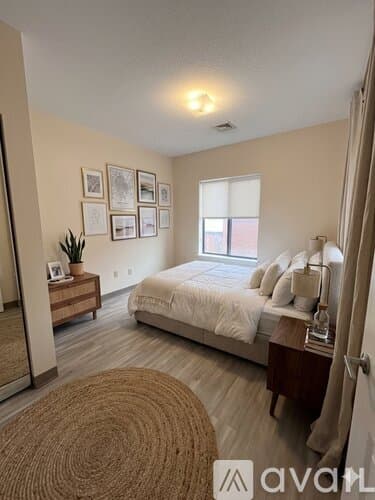 Newport Apartment: 142 Van Zandt Ave