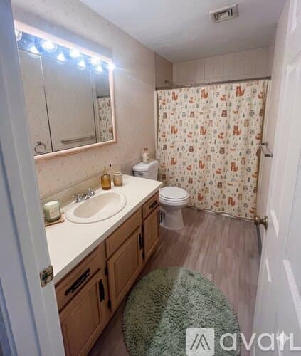 Newport Apartment: 142 Van Zandt Ave
