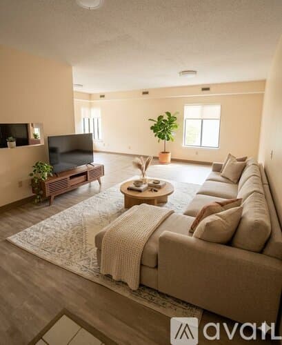 Newport Apartment: 142 Van Zandt Ave