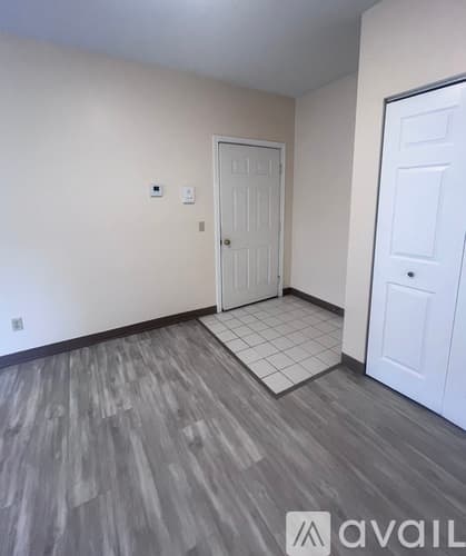 Newport Apartment: 142 Van Zandt Ave