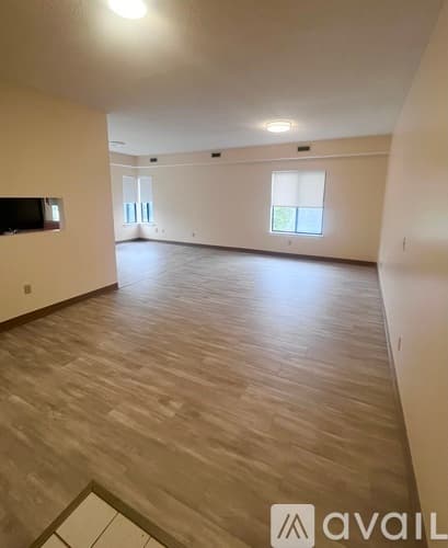 Newport Apartment: 142 Van Zandt Ave