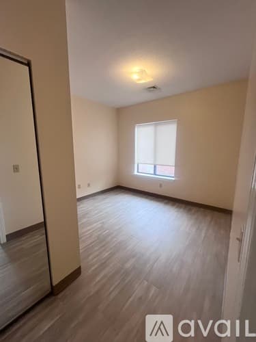 Newport Apartment: 142 Van Zandt Ave