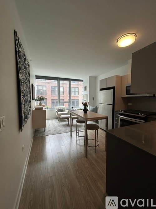 Chicago House: 720 S Wells St