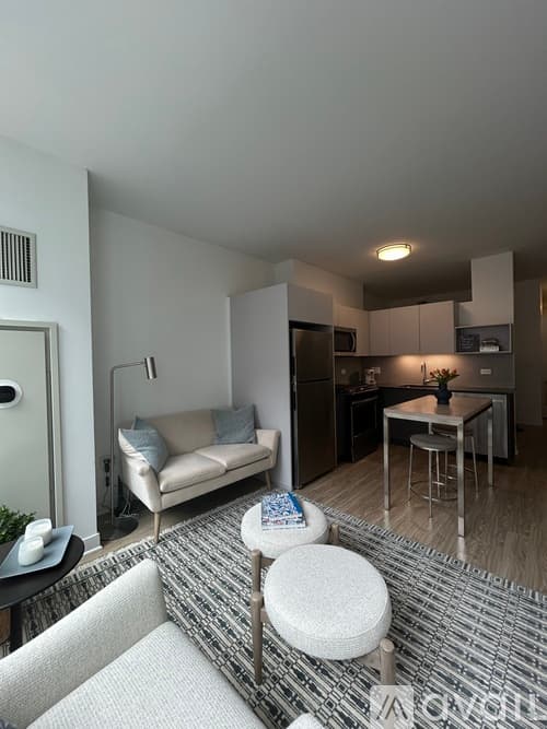 Chicago House: 720 S Wells St
