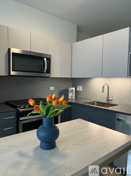 Chicago House: 720 S Wells St
