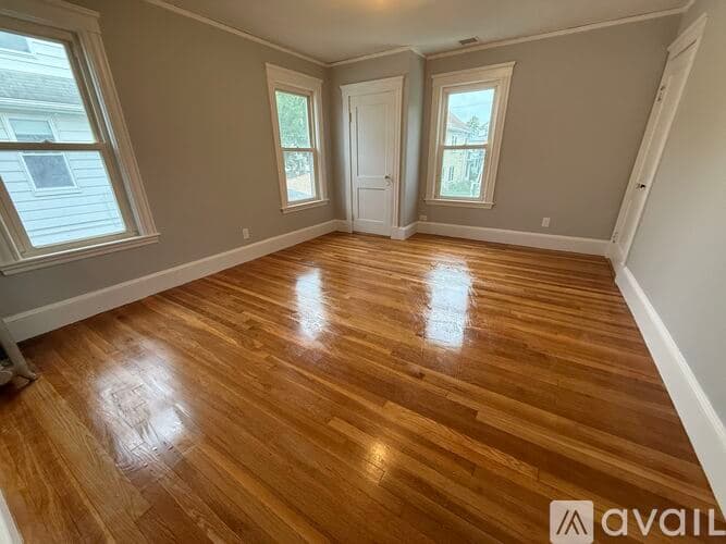 Arlington Apartment: 184 Palmer St