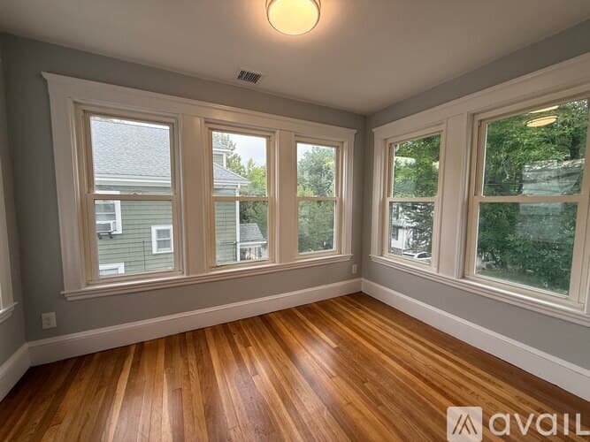 Arlington Apartment: 184 Palmer St
