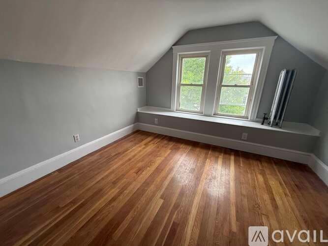 Arlington Apartment: 184 Palmer St