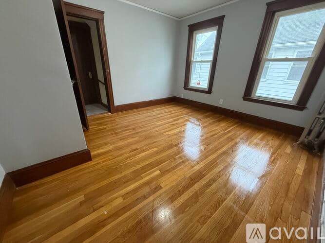 Arlington Apartment: 184 Palmer St