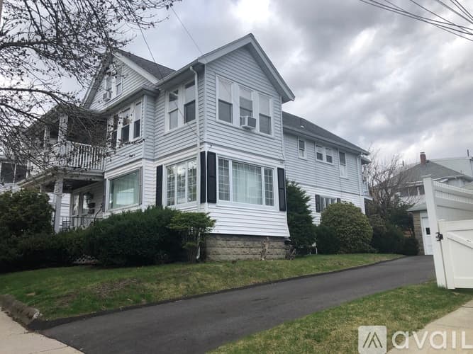 Arlington Apartment: 184 Palmer St
