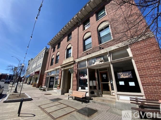Amherst Apartment: 46 Main St