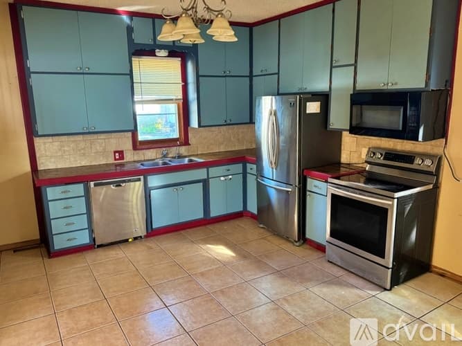 St. Cloud House: 222 19 1 2 Ave N
