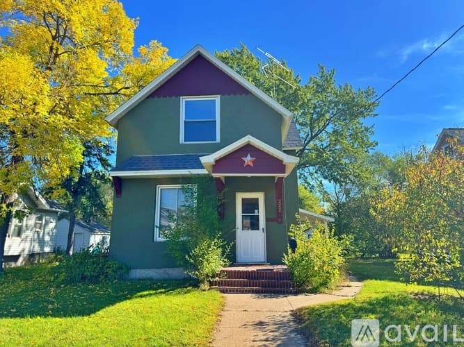 St. Cloud House: 222 19 1 2 Ave N