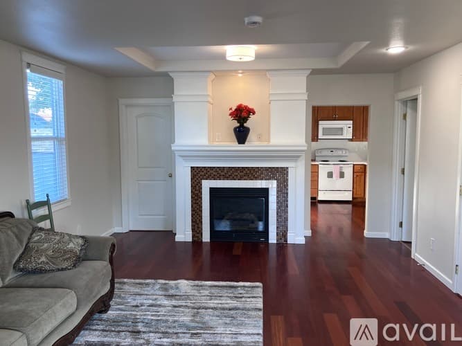 Tacoma House: 612 South 84th Street