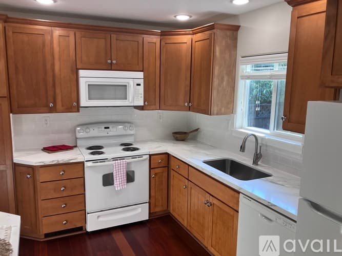 Tacoma House: 612 South 84th Street
