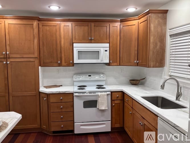 Tacoma House: 612 South 84th Street