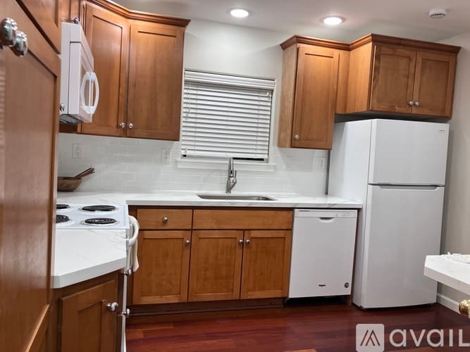 Tacoma House: 612 South 84th Street