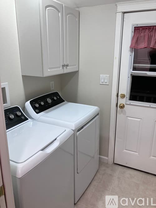 Tacoma House: 612 South 84th Street