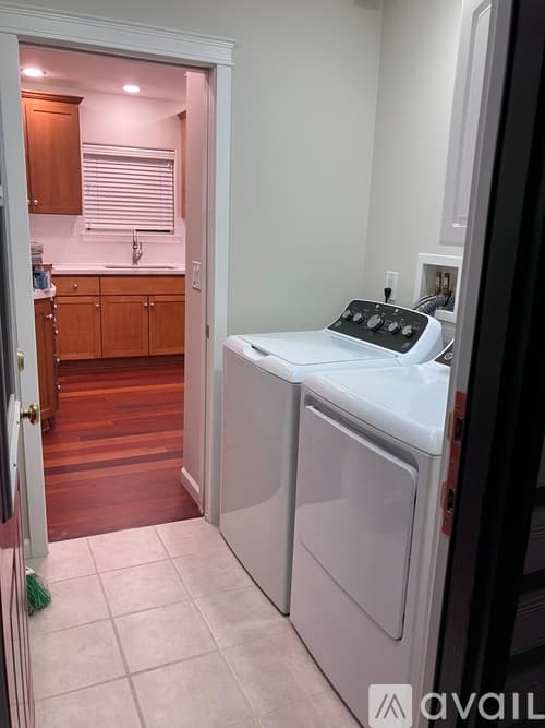 Tacoma House: 612 South 84th Street