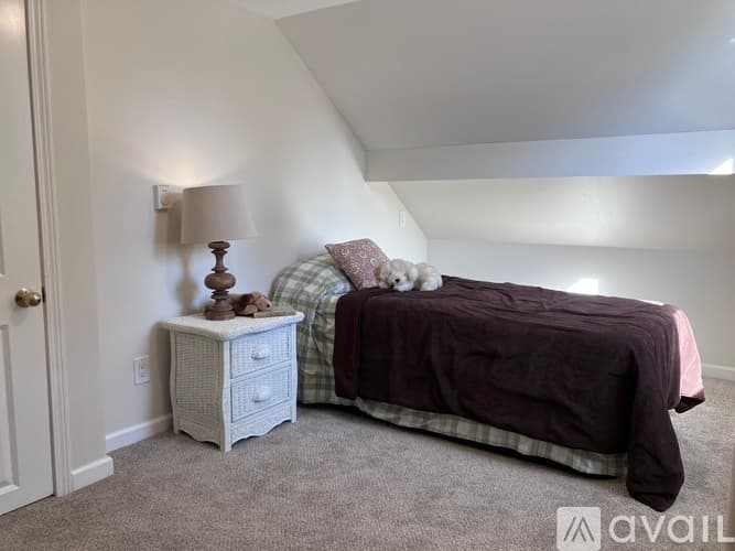 Tacoma House: 612 South 84th Street