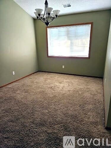 Shakopee House: 7507 Derby Ln