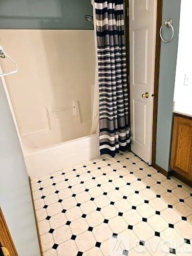 Shakopee House: 7507 Derby Ln