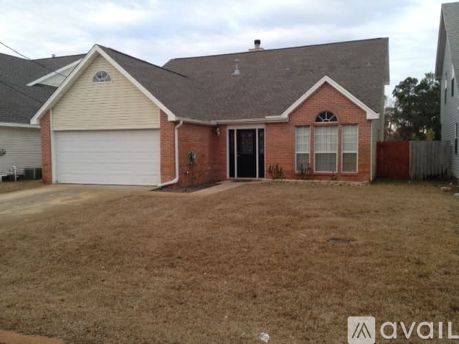 Mary Esther House: 434 Bridgewater Ct