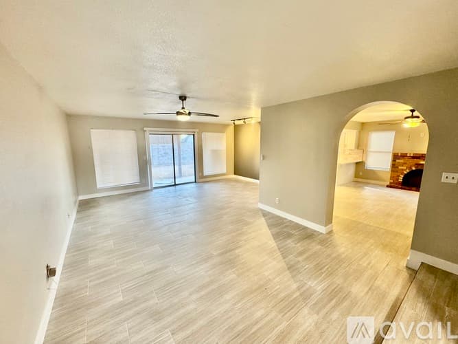 Peoria House: 8013 W Corrine Dr