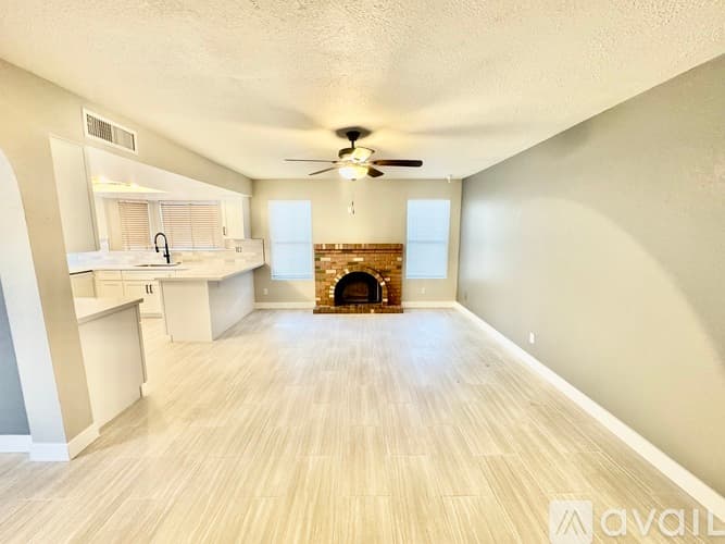 Peoria House: 8013 W Corrine Dr