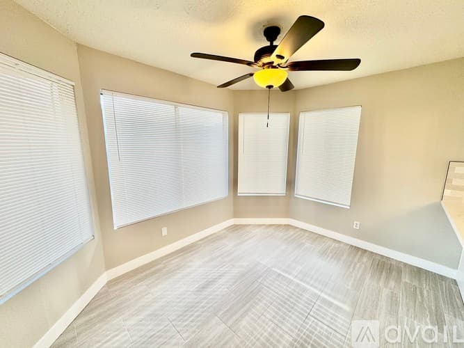 Peoria House: 8013 W Corrine Dr