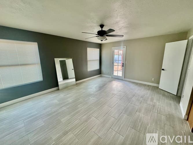 Peoria House: 8013 W Corrine Dr