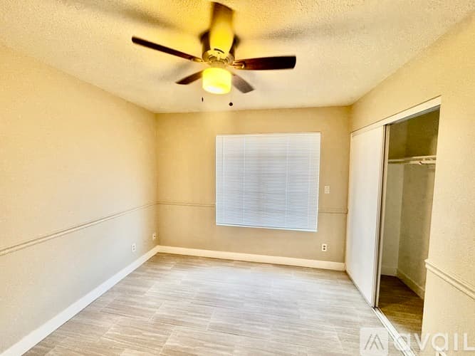 Peoria House: 8013 W Corrine Dr