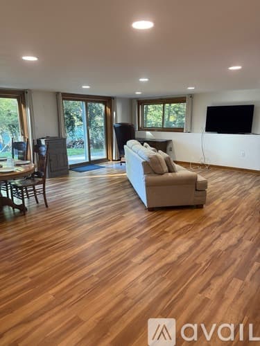 Fairfield Apartment: 94 Samp Mortar Drive