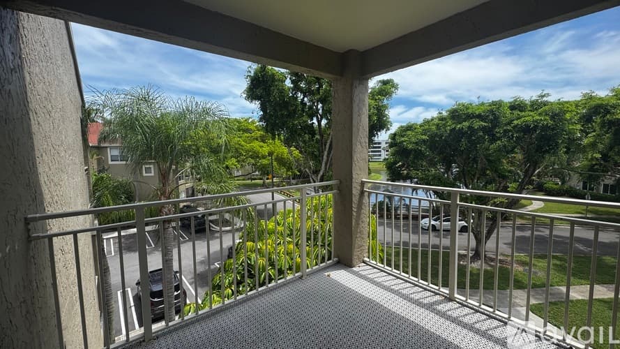 Delray Beach Apartment: 1760 Palm Cove Blvd