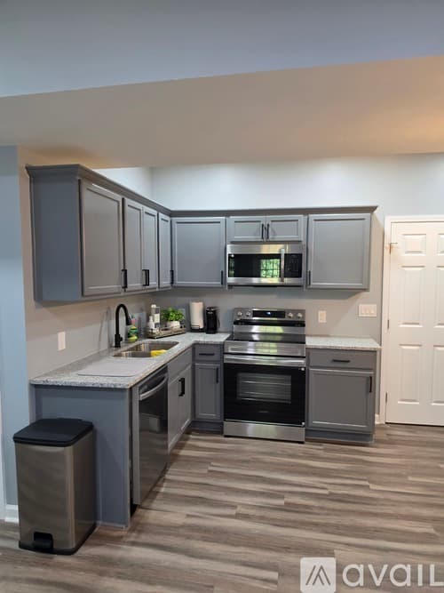 Atlanta House: 7760 Wrotham Circle